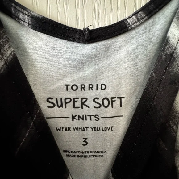NWT Torrid Black and Gray Tie-Dye Camisole - Picture 7 of 8